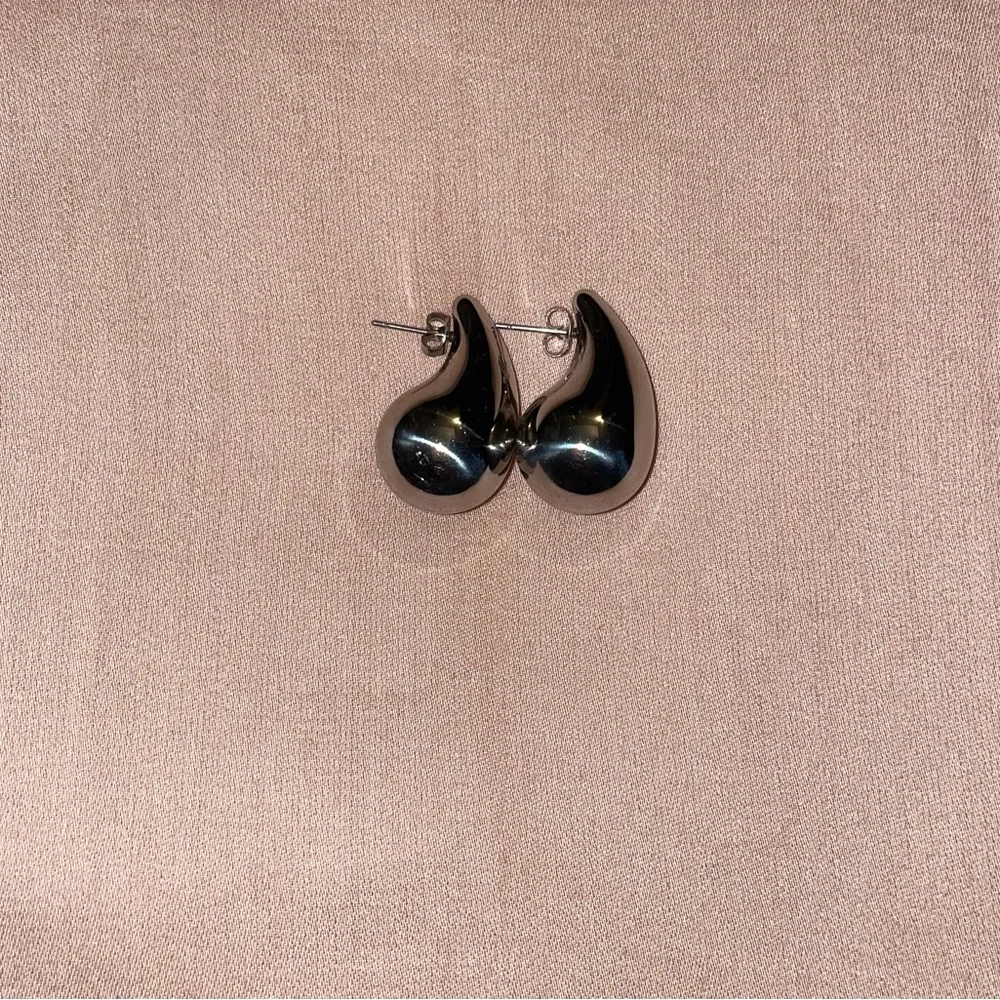 Chic Silver Teardrop Stud Earrings | 18K Gold-Plated